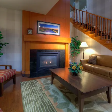 Country Inn & Suites By Radisson, Calgary-Northeast-3
